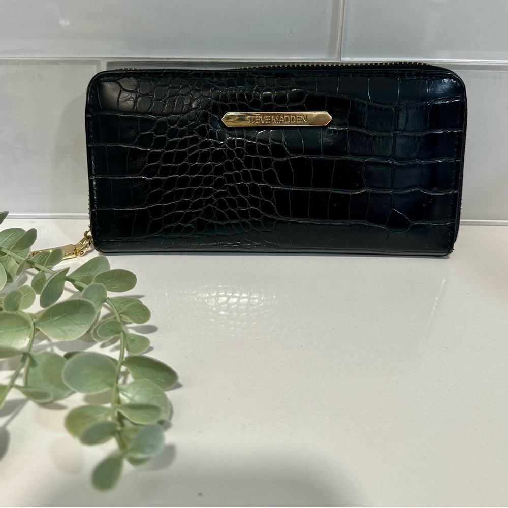 Steve Madden Black Wallet crocodile Like Zipper Wallet NWOT 8" Long